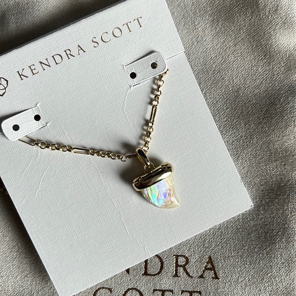 NWT Kendra Scott Iridescent Abalone Oleana Pendant